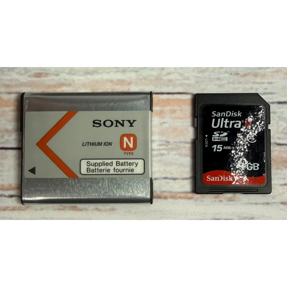 Sony Cyber-shot DSC-W830 Silver Digital Camera 20.1MP 8x Optical Zoom ZEISS Lens